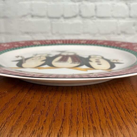 Debbie Mumm Sakura Penguin Plate with Red & Green & snowflakes like new 1998 - Picture 5 of 6